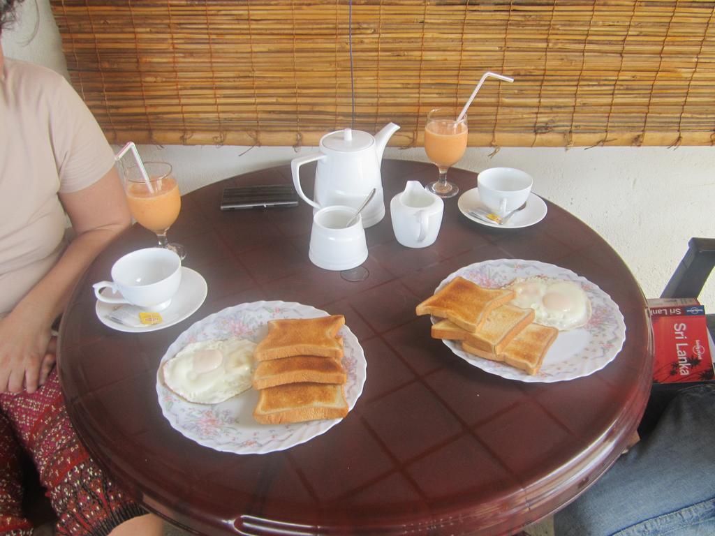 Anicia Beach House Negombo Luaran gambar