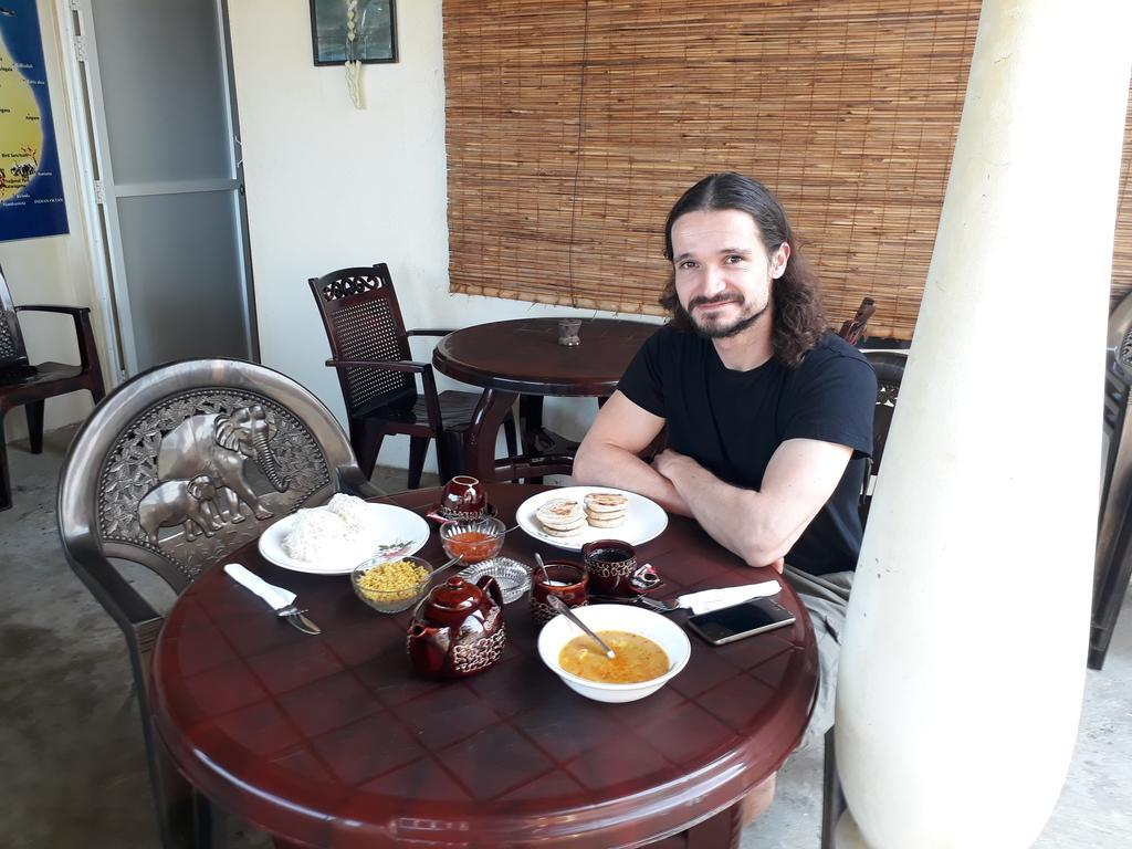 Anicia Beach House Negombo Luaran gambar